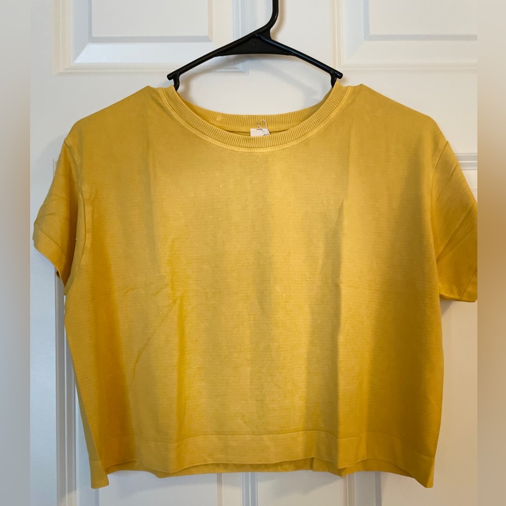 BNWT Avocado Crop Tee, Lemon, XS/S